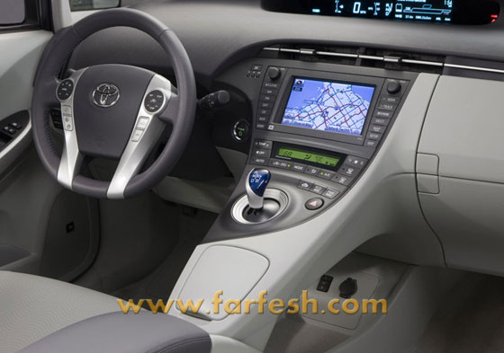 "بريوس" صديقة البيئة من تويوتا Toyota-Prius_08