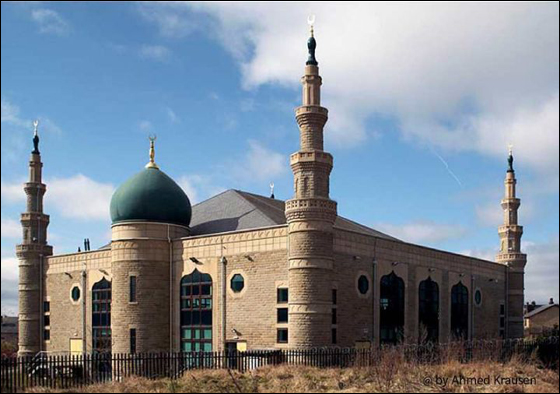 مئذنة مسجد برادفورد في بريطانيا الأجمل في أوروبا Bradford_mosque