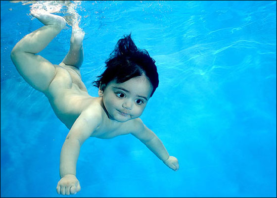 شاهدوا الرضع في حوض السباحة ينمون أدمغتهم!  Image1