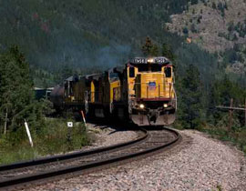  "لعبة القطار" الاخطر في العالم!!   Train