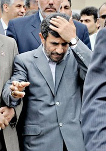 ايران :هل تصدّقون؟ الرئيس الإيراني لم يغير ملابسه منذ أسبوع! Ahmadinejad