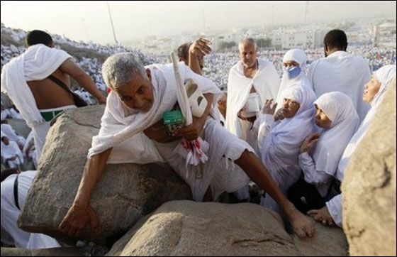 لبيك اللهم لبيك.. أكثر من 3 ملايين يقفون على صعيد عرفات تغطية مصورة حصرية Mecca_13