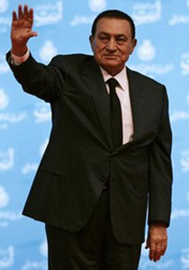مسؤول مصري: لن اتفاجأ لو تم الاعلان عن وفاة مبارك كل لحظة Mubarak_300