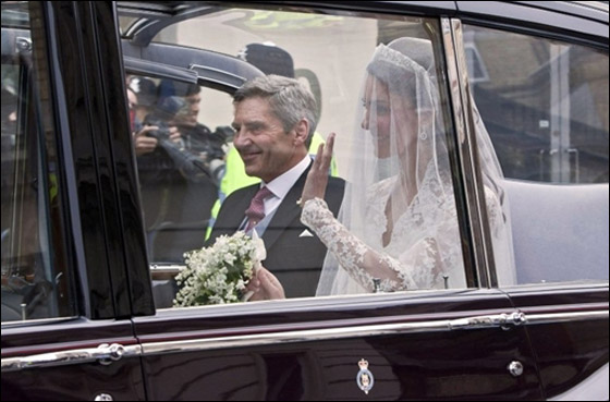 صورٍ زٍفأإفٍ آلآميرٍ وٍليأإمٍ وكأإثرينٍ مٍيدلتونٍ =)..! Royal_wedding_37