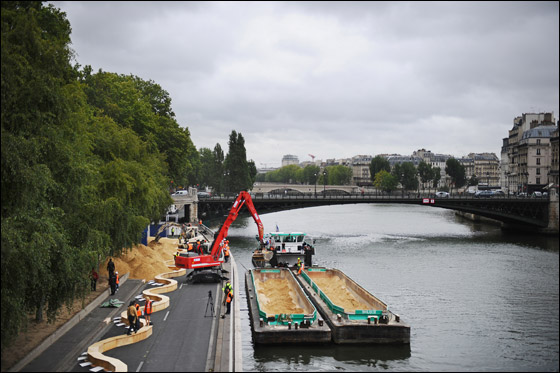 بالصور: باريس تحوّل الشوارع الى ضفاف لنهر السين! Seince_paris_02