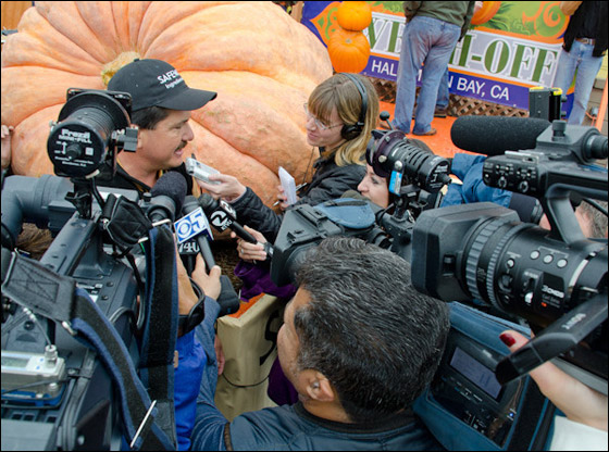 اكبر يقطينة بالعالم Biggest_Pumpkin_09