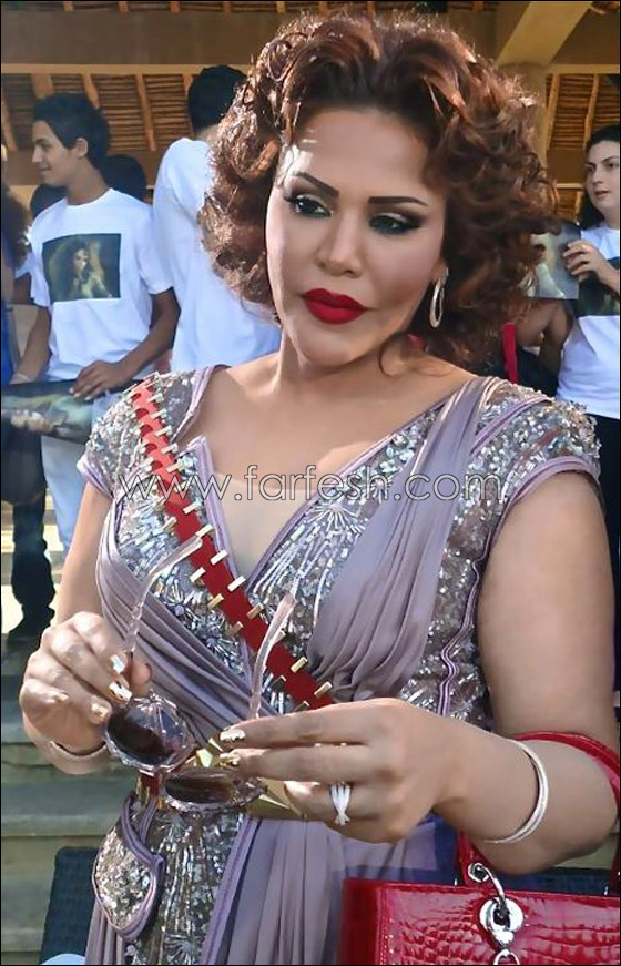 تقليد الفنانة احلام لنجوى كرم واليسا يثير استياء معجبيها!!  Ahlam_05