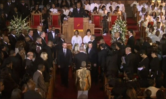 نقل جثمان ويتنى هيوستون الى نيوجيرسى لتدفن بجوار والدتها  Whitney_Houston_Funeral_60