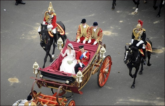 صورٍ زٍفأإفٍ آلآميرٍ وٍليأإمٍ وكأإثرينٍ مٍيدلتونٍ =)..! Royal_wedding_01_1