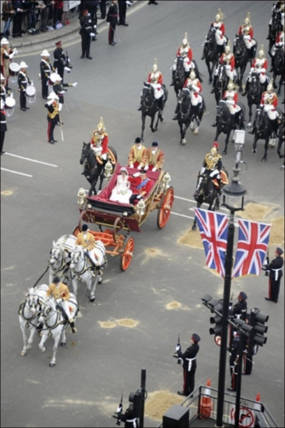 صورٍ زٍفأإفٍ آلآميرٍ وٍليأإمٍ وكأإثرينٍ مٍيدلتونٍ =)..! Royal_wedding_11_1