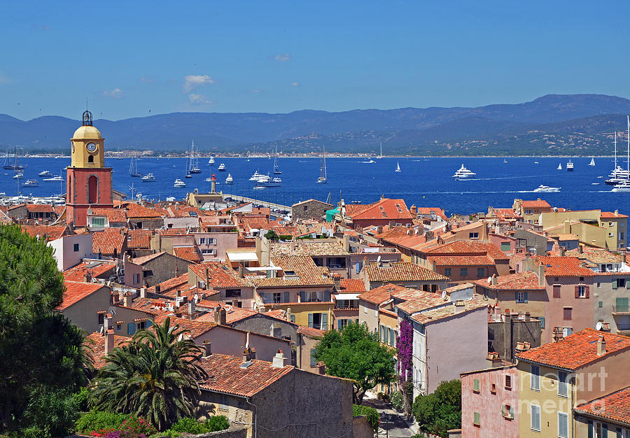 La ville actuelle d'Adishatz Sainte Maxime et sa région - Page 4 St-tropez-skyline-corinne-rhode