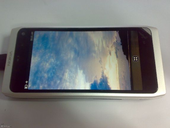 Nokia N9 Pics Leaked !!!!!!!!!!!!! Nokia-n9-side