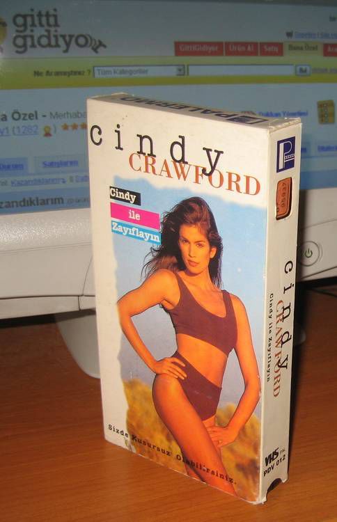 Le débat du jour - Page 40 CINDY-CRAWFORD-ILE-ZAYIFLAYIN-2-EL-VHS__15467189_0