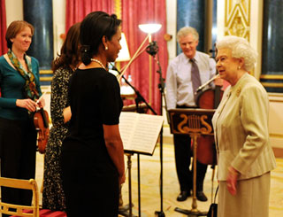Isabel II, Reina de Gran Bretaña e Irlanda del Norte - Página 9 Condoleezza-rice