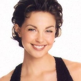 Na koju poznatu ličnost... - Page 5 2009-11-11-ashleyjudd2