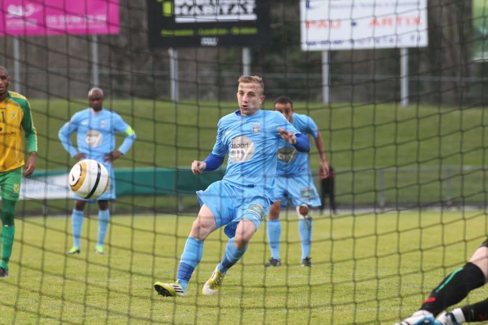 COMPOS ET INFOS SUR LES JOUEURS ET COACHS DE MARSEILLE CONSOLAT - Page 6 Covin-auteur-du-but-palois-sur-penalty_1019481_490x327p