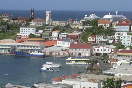 Grenade: l'épice des Caraïbes 494353-forme-fer-cheval-port-saint