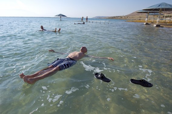 Israël: une destination pas tout à fait comme les autres... 386494-situee-416-metres-sous-niveau