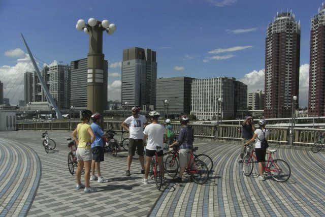 Voir Tokyo à vélo 595118-malgre-absence-pistes-bandes-cyclables