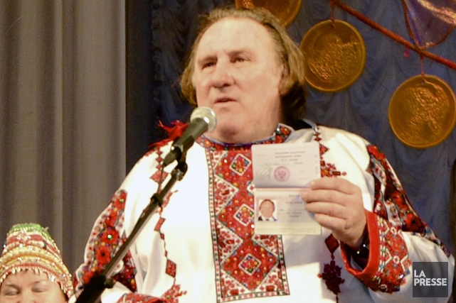 Gérard Depardieu : "Je rends mon passeport" - Page 3 628893-accueilli-heros-saransk-gerard-depardieu