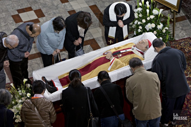 Funérailles du Cardinal Turcotte archevêque de Montréal -Au revoir ! 997357-plusieurs-personnes-visite-jeudi-chapelle