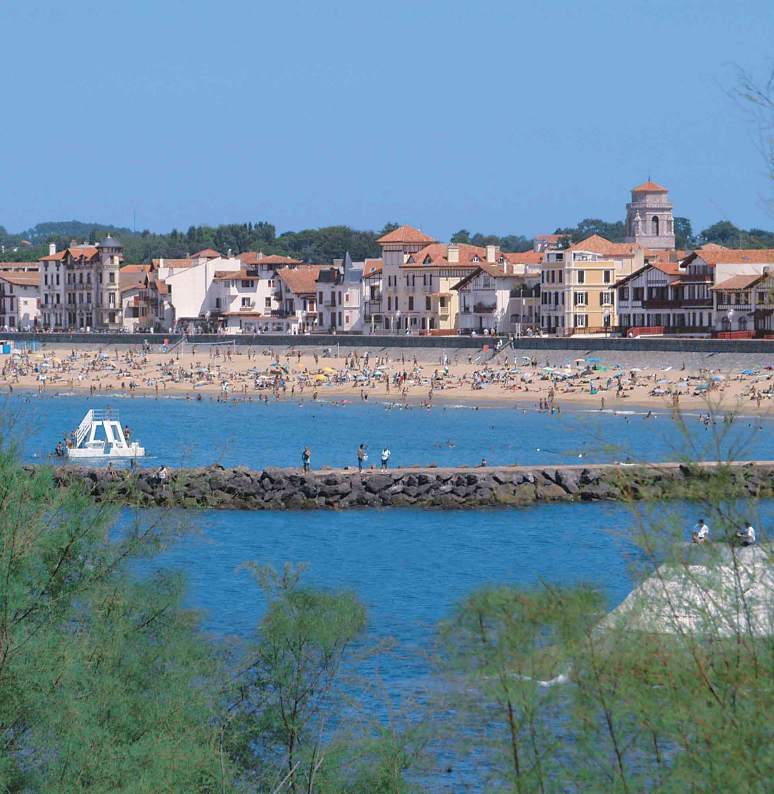 Les plus belles plages du monde - Page 2 Plage-baie-Saint-Jean-de-Luz