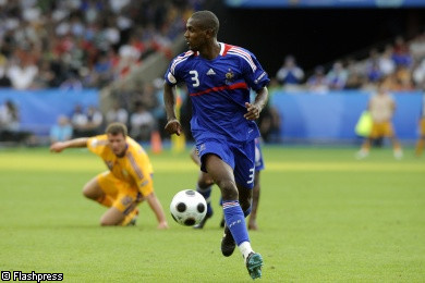 Ne pas confondre - Page 3 Abidal-2