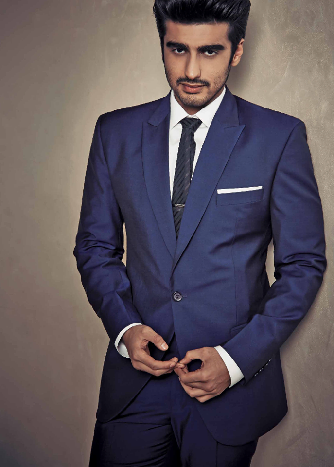 صور لأوسم ممثل في بوليود "أرجون كابور " Arjun-kapoor-nice-look-blue-blazer-stardust-september-issue