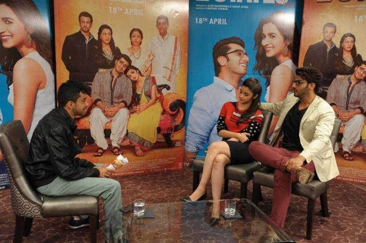 صور لأرجون كابور و عاليا بهات في حفالات  ترويج لفيلمهم 2 States  Alia-bhatt-and-arjun-interview-pic-2-states-london