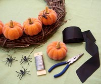 Fall Mini Pumpkin Wreath L_bhgvideofall608b