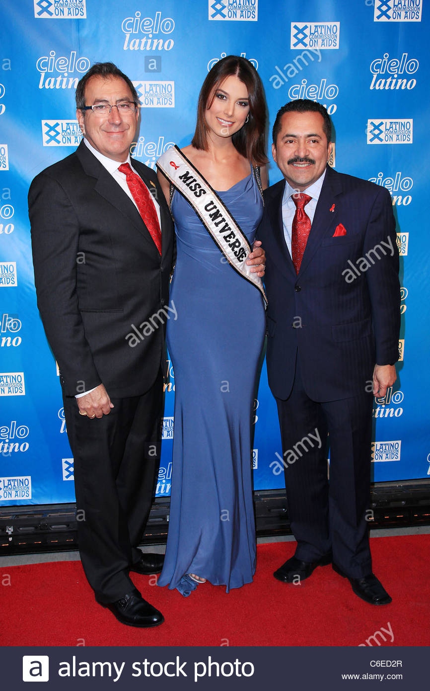 stefania fernandez, miss universe 2009.	 - Página 35 Kenny-ortega-stefania-fernandez-and-guillermo-chacon-cielo-latino-c6ed2r_gga2