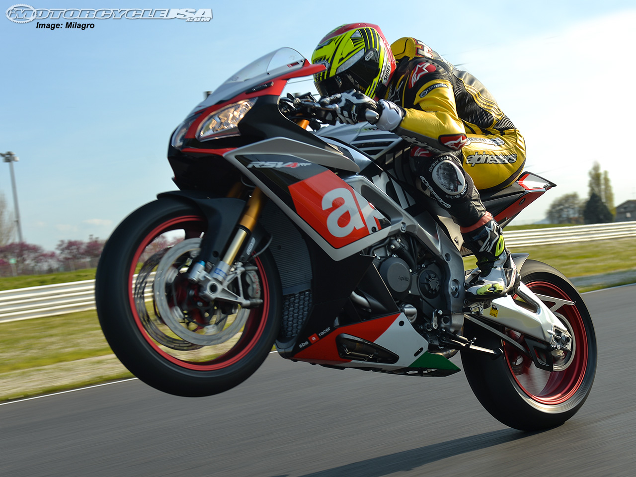 Aprilia RSV4, RSV4R, RSV4 APRC - Page 12 16-aprilia-rsv4RF-14