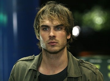 صووور اياااان << اللي ماخذ اجمل عيون بالعالم واااو Ian-somerhalder-in-una-scena-di-pulse-28734