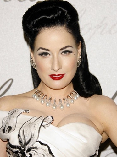 Seduzione Burlesque Cannes-2008-la-regina-del-burlesque-dita-von-teese-61066