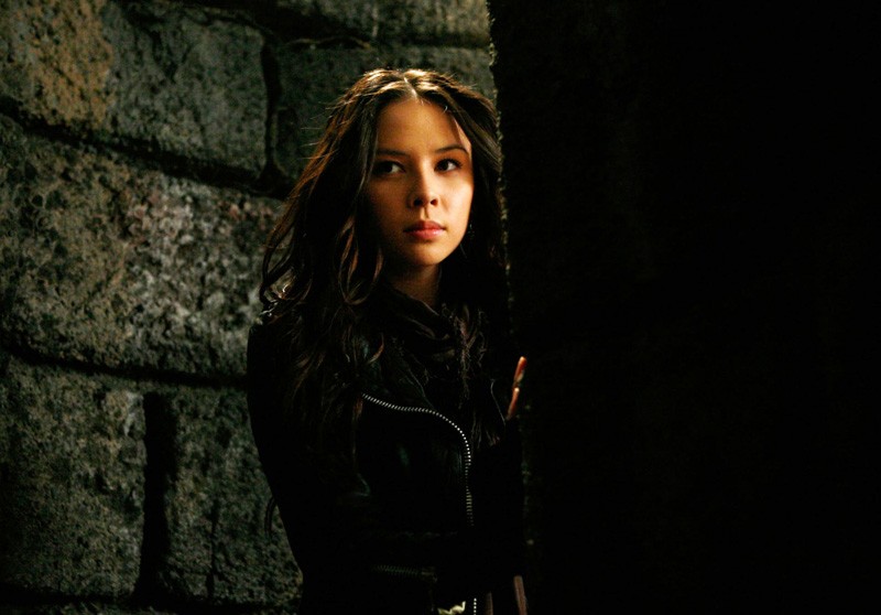 Annabell Una-scena-all-interno-della-tomba-nell-episodio-fool-me-once-di-vampire-diaries-con-anna-guest-star-malese-jow-146890