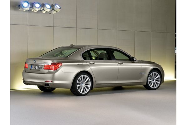 صور سيارات Bmw 740 2011 2011-BMW-740-Sedan-i-4dr-Rear-wheel-Drive-Sedan-Exterior-1