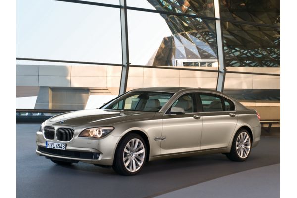 صور سيارات Bmw 740 2011 2011-BMW-740-Sedan-i-4dr-Rear-wheel-Drive-Sedan-Exterior