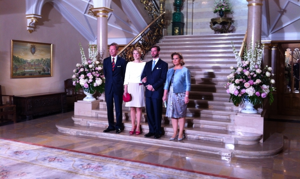 BODA GUILLAUME DE LUXEMBURGO Y STEPHANIE DE LANNOY - Página 2 Eafb59c3ee1f81276aa72908550fe394