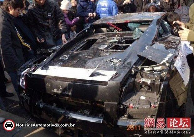 Lamborghini Gallardo é destruído por dono chinês insatisfeito! Gallardo-destruido-7