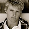 Emeraudes ♦ 2/2 libres ♦ Sororité masculine Alexander_ludwig_437694545