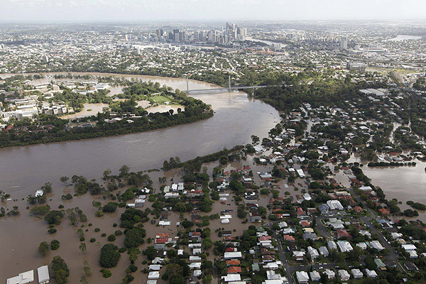 Australia Huge Natural Disaster - Page 2 600air1-600x400