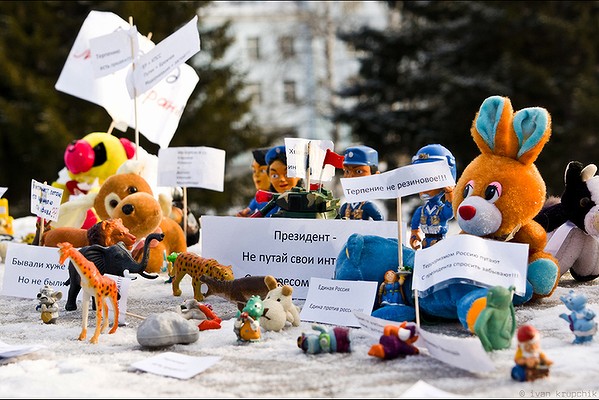 Russian statist idiots: Toys rejected because they have been deemed not to be ''citizens of Russia'' Gal_lego1-600x400