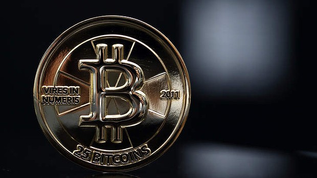 LOL, Apple-Bitcoin spat sees fans ditching iPhones DB-bitcoin-wide-20140105184610316094-620x349