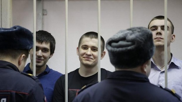 Absurd: Eight Russians found guilty of rioting in trial over anti-Putin protest, one threw a lemon at riot police 1392997434735.jpg-620x349