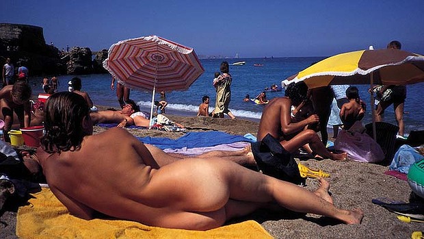 No nudes is bad news for Germany's nudists Art-Nude-Beach-Spain-620x349