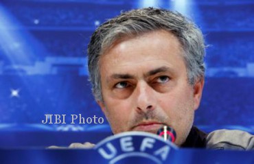 All About Real Madrid (Season 3) - Page 2 Mourinho-370x239