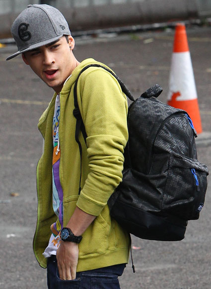 the cool singer zayn malik   *** 120111ZAINBAG