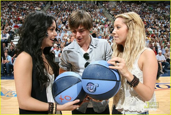 صور ZANESSA  من فلمـ HIGHSCHOOLMUSICAL Zanessa-mothers-day-05.preview