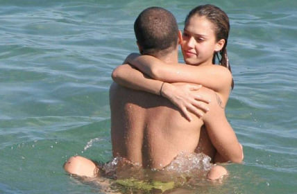 لعبه العروسين $$$$$$$$$ - صفحة 3 Jessica-alba-sex-ocean