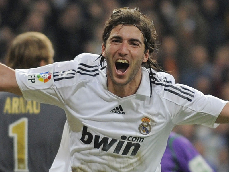 CRACK, CABRONES, ES UN PEDAZO DE CRACK!!! Real-Madrid-Gonzalo-Higuain-celeb_1458605